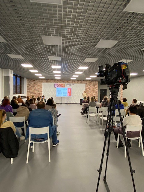 Врачи НМИЦ эндокринологии и эксперты Стройной России провели экспертный интенсив для жителей Тулы.