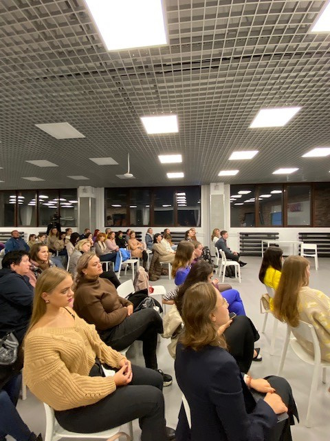 Врачи НМИЦ эндокринологии и эксперты Стройной России провели экспертный интенсив для жителей Тулы.