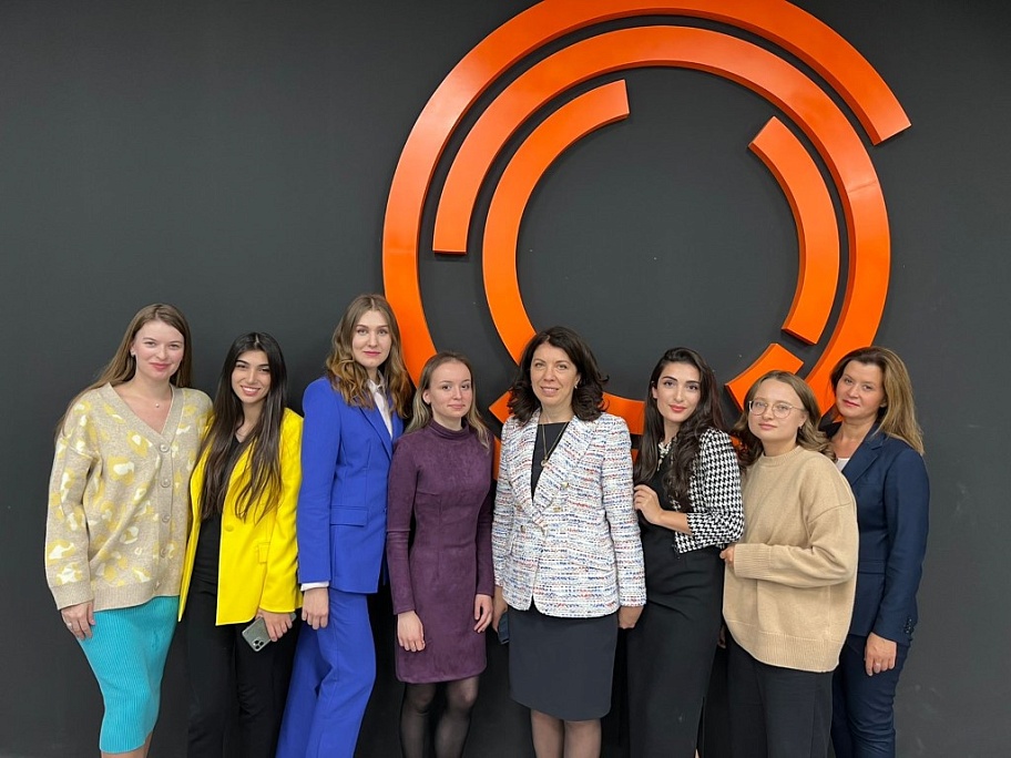 Врачи НМИЦ эндокринологии и эксперты Стройной России провели экспертный интенсив для жителей Тулы.