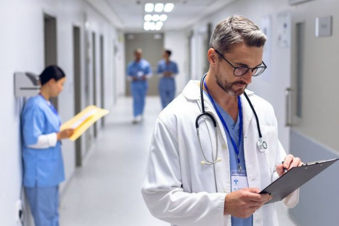 Министр здравоохранения сообщил о существенном дефиците онкологов в амбулаторном звене