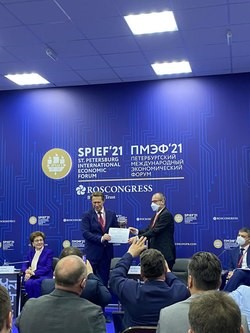 Глава Европейского регионального бюро ВОЗ вручил награду Минздраву России за борьбу с табакокурением