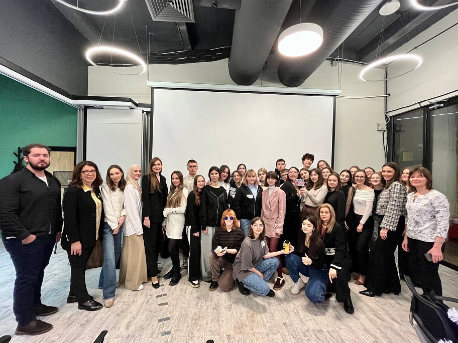 ЗОЖный новый год: «Новогодние традиции нашей семьи» для учащихся профильных медицинских классов