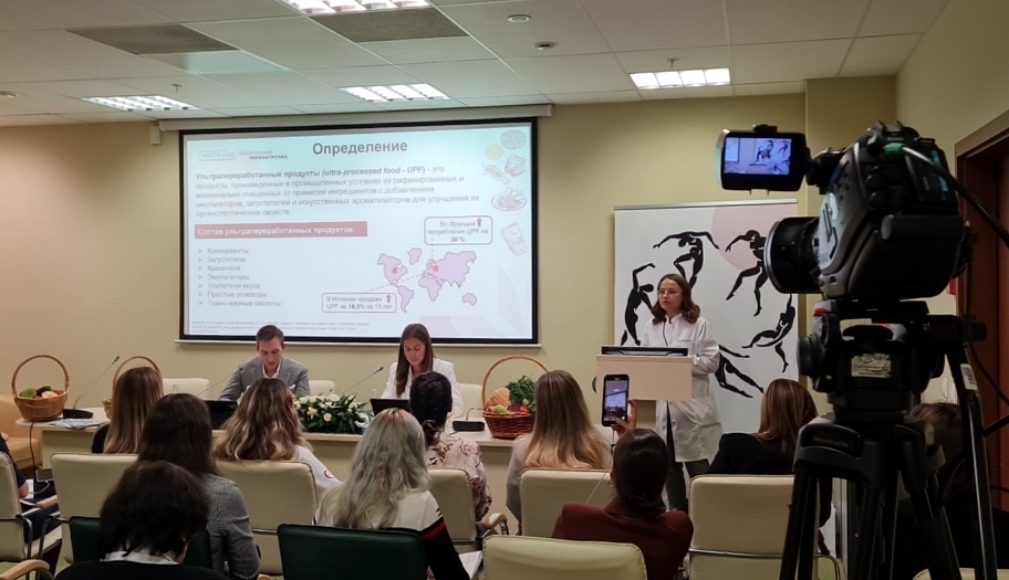 Дискуссионный молодежный клуб движения «Стройная Россия» «Диетоlogica» — на международном конгрессе