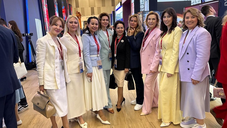 Питч-сессиия проектов на площадке "Здоровое общество" в рамках ПМЭФ-2025.