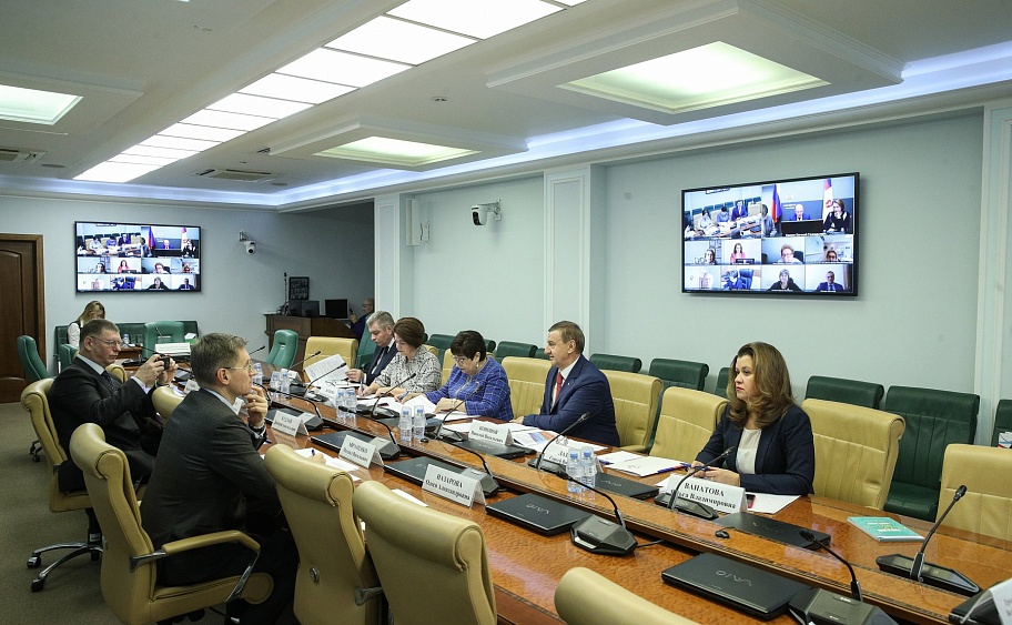 В Совете Федерации обсудили тему профилактики инфекционных и неинфекционных заболеваний