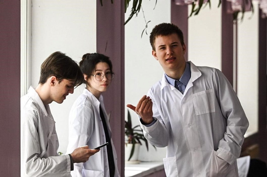 Чат-бот с расчетами калорийности продуктов представили тюменские студенты-медики