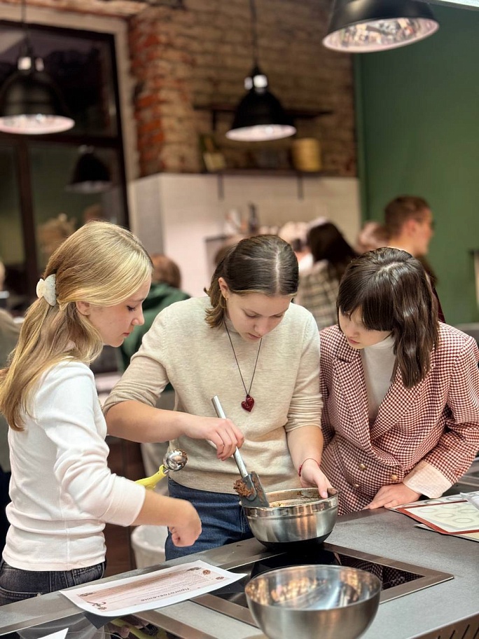 ЗОЖный новый год: «Новогодние традиции нашей семьи» для учащихся профильных медицинских классов