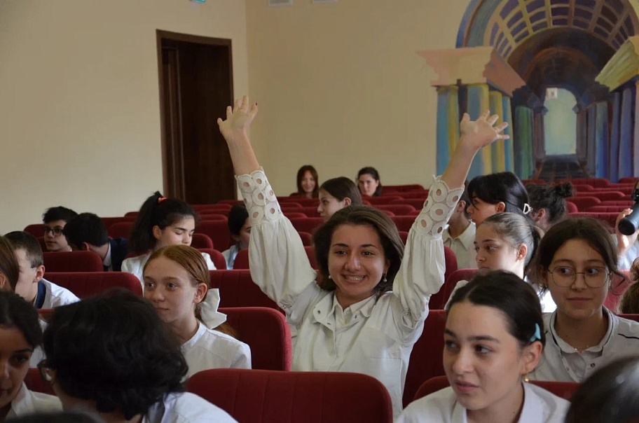 Дискуссионный молодежный клуб – беседа с будущими врачами