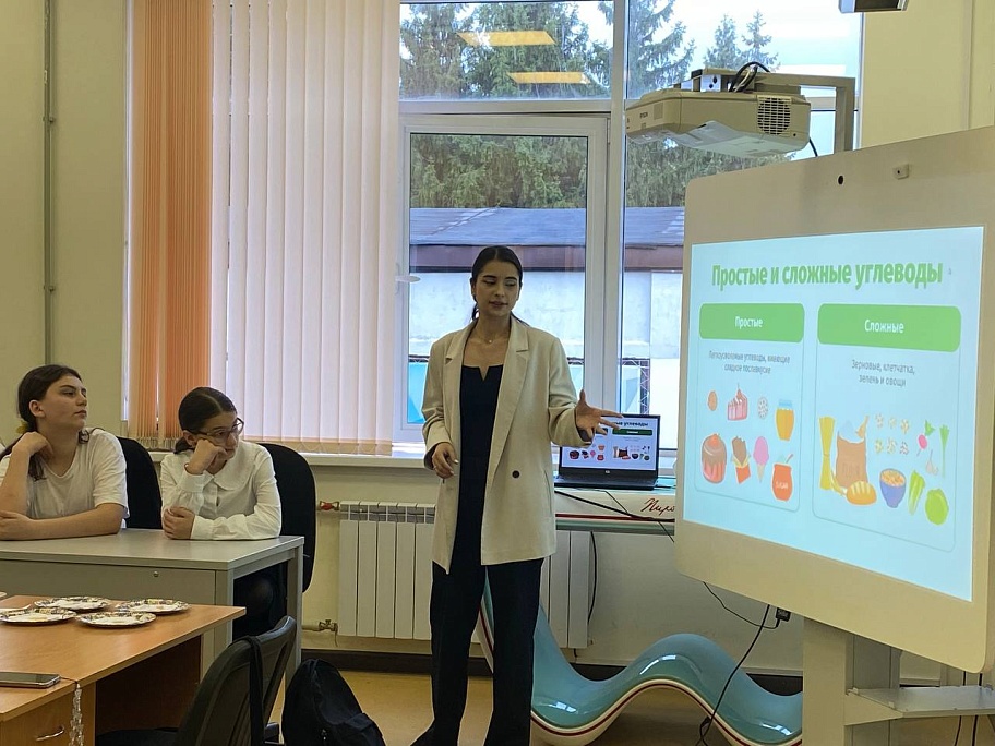 Основа традиций активного долголетия семьи – здоровое питание.