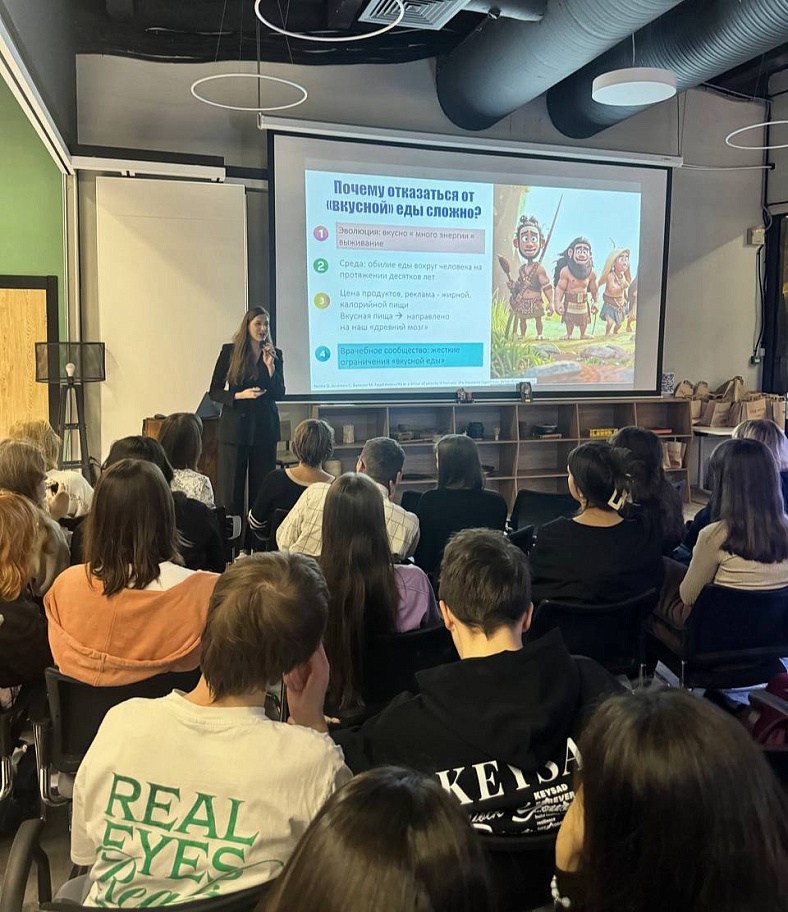 ЗОЖный новый год: «Новогодние традиции нашей семьи» для учащихся профильных медицинских классов