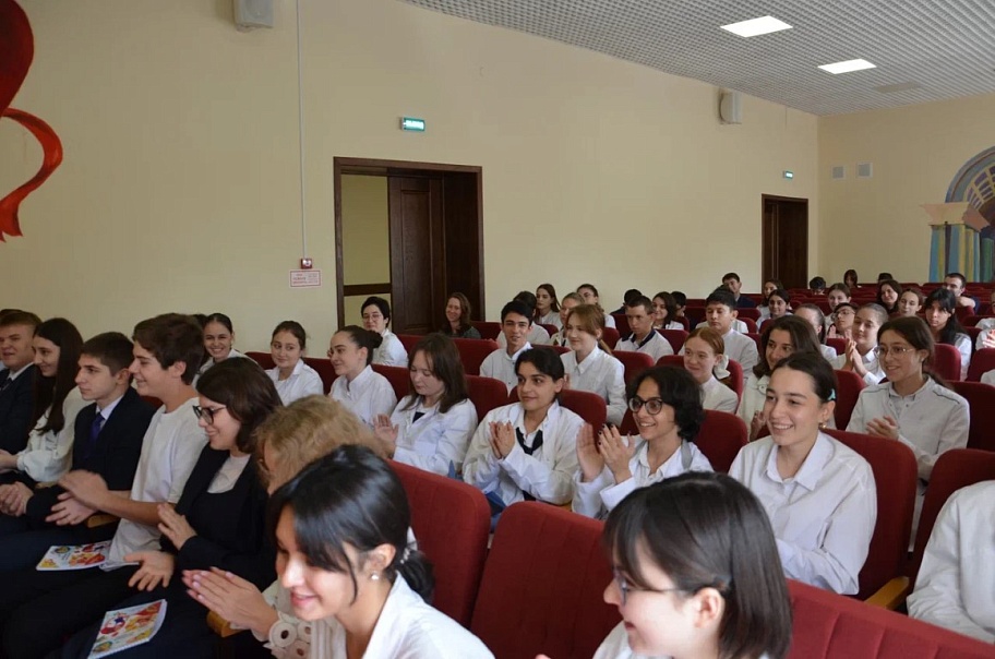 Дискуссионный молодежный клуб – беседа с будущими врачами